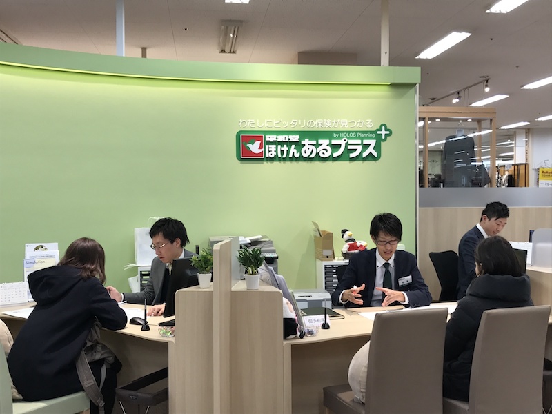 来店も訪問も。保険業界のタレントプロダクションはAIに勝てるのか。