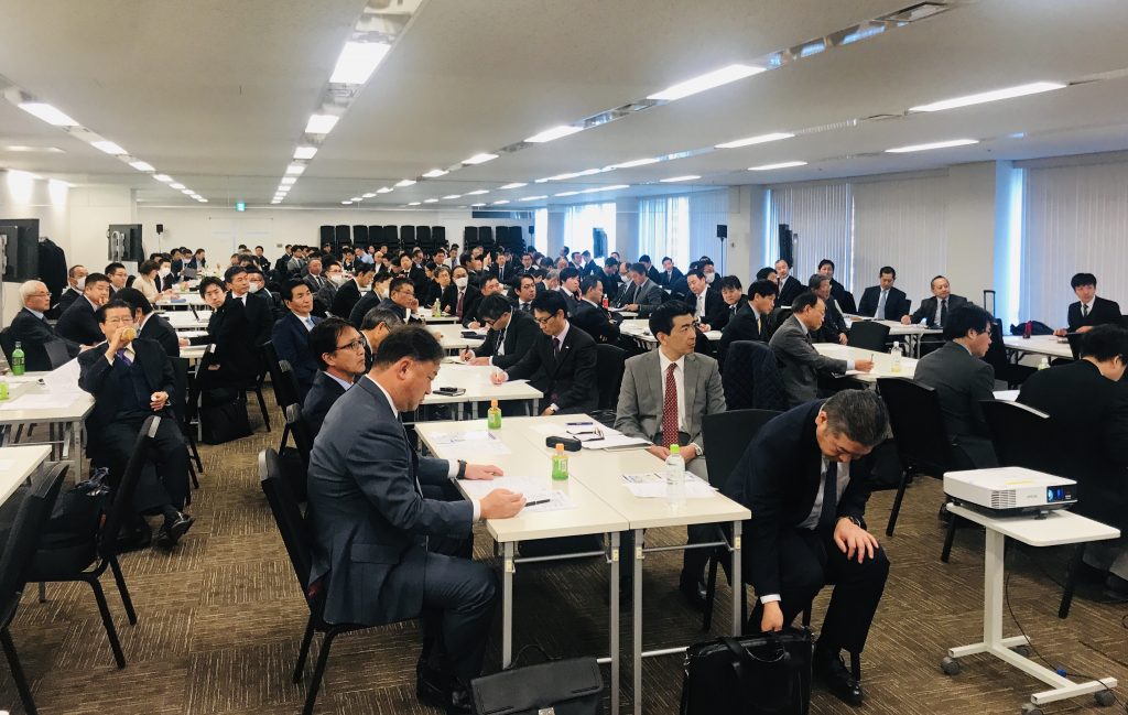 新春特別講演。競い合うから高め合うへ