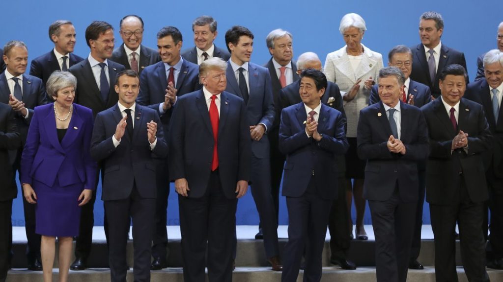 富国笑兵。G20と吉本興業の共通点は何か